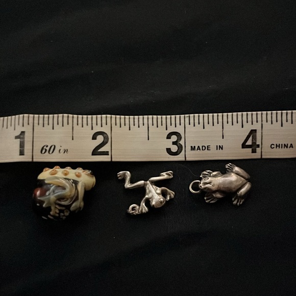 FROG NECKLACE PENDANTS AND BEAD - Picture 3 of 3